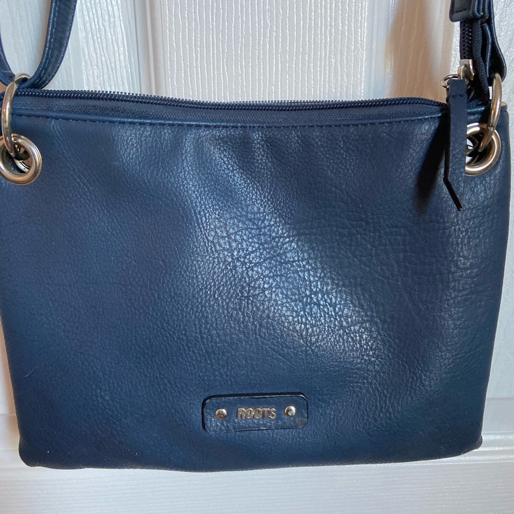 Blue Roots purse with adjustable strap - Picture 2 of 4